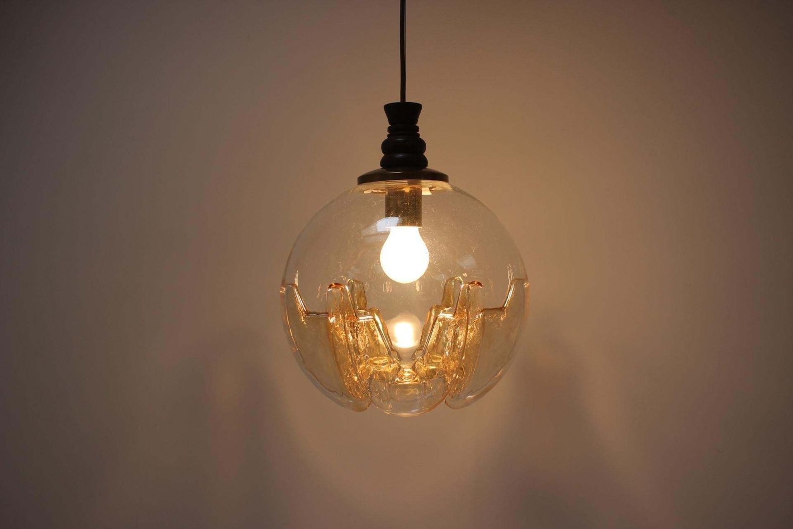 photo furniture Mid Century Mazzega Murano Glass Pendant, Italy, 1970s.