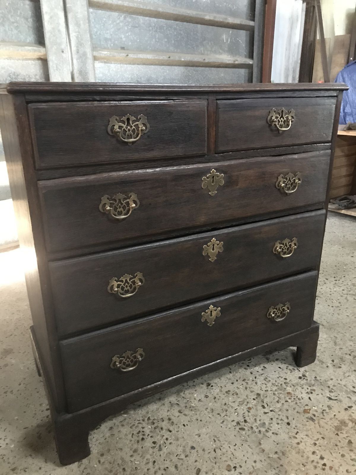 photo furniture 18th Century Oak Chest Of Drawers With Key
