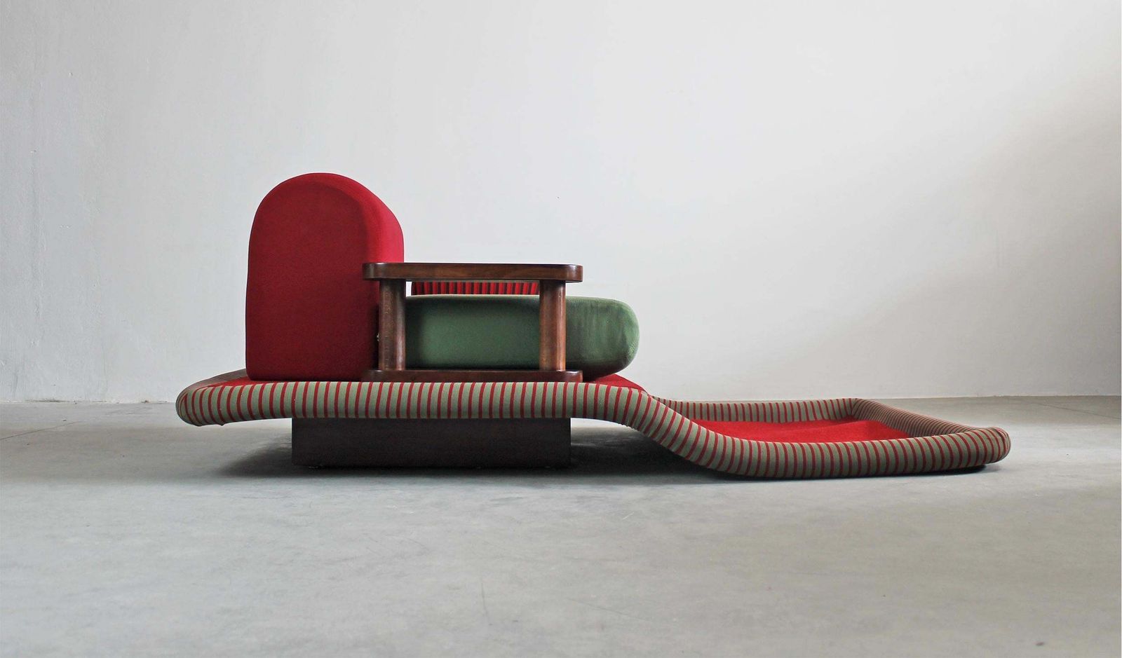 Ettore Sottsass Flying Carpet Or Tappeto Volante Armchair By Bedding Brevetti 1975 photo furniture