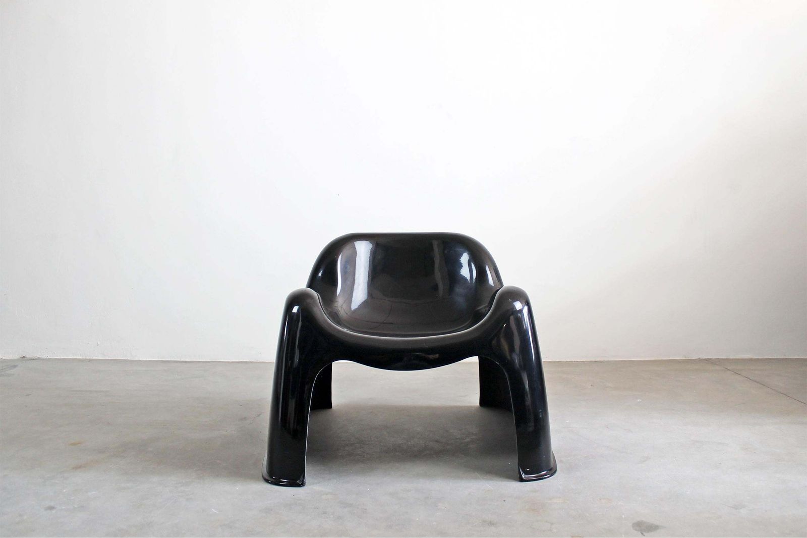 Sergio Mazza Toga Chair In Black Fiberglass For Artemide 1960s Italy