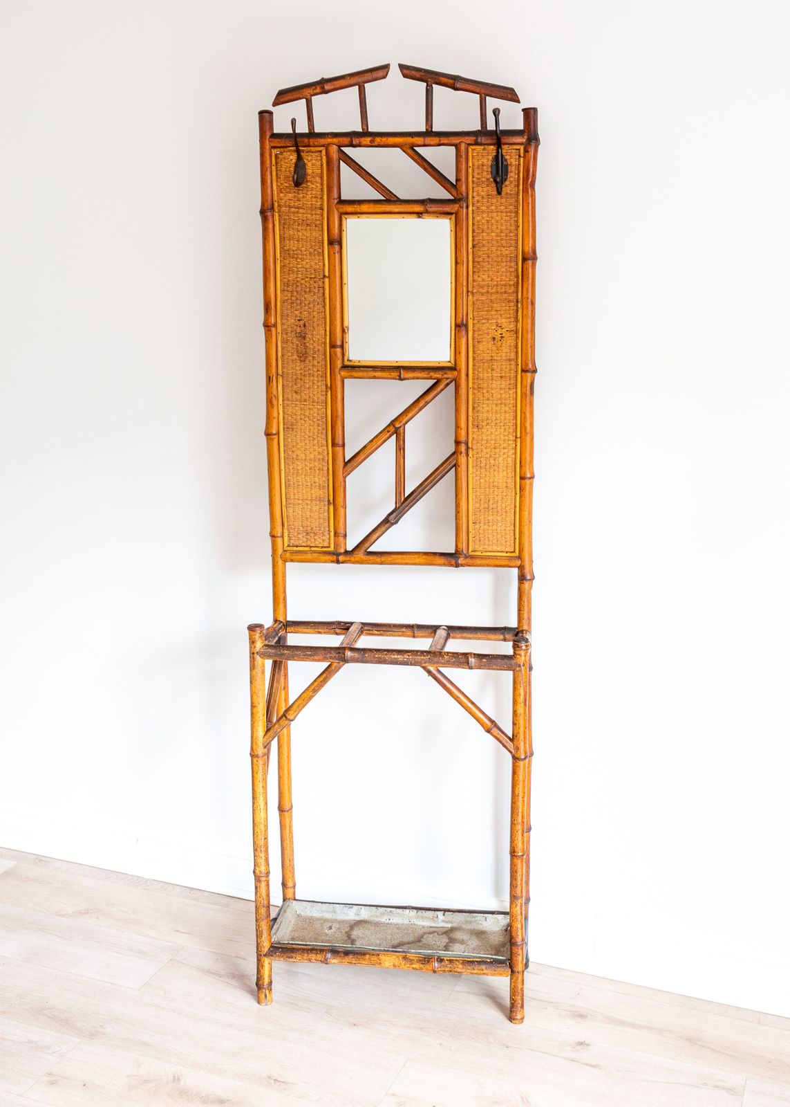 photo vinterior Boho Bamboo Hall Stand Mirrored Coat Rack With Umbrella Stand Stick Stand Chinoiserie French Mid Century Aesthetic Movement