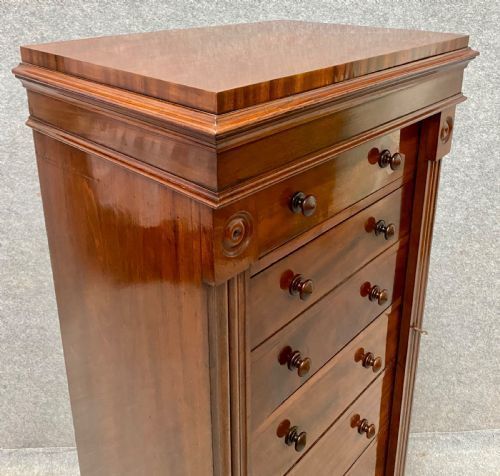 photo furniture Antique Druce & Co. Wellington Chest