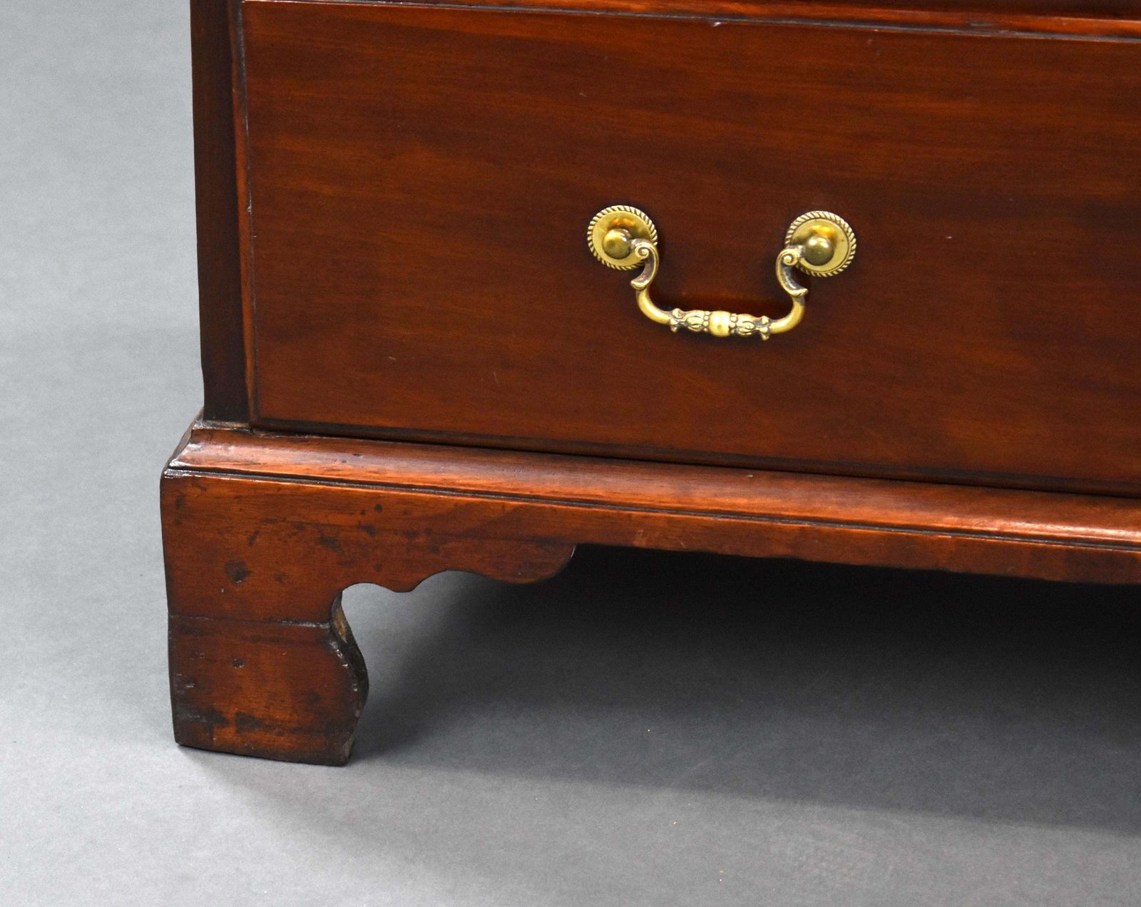 photo furniture 19th Century English George III Mahogany Chest Of Drawers