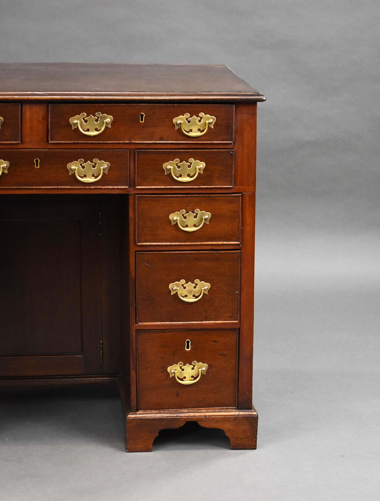 18th Century English George III Mahogany Kneehole Desk photo 1750.0