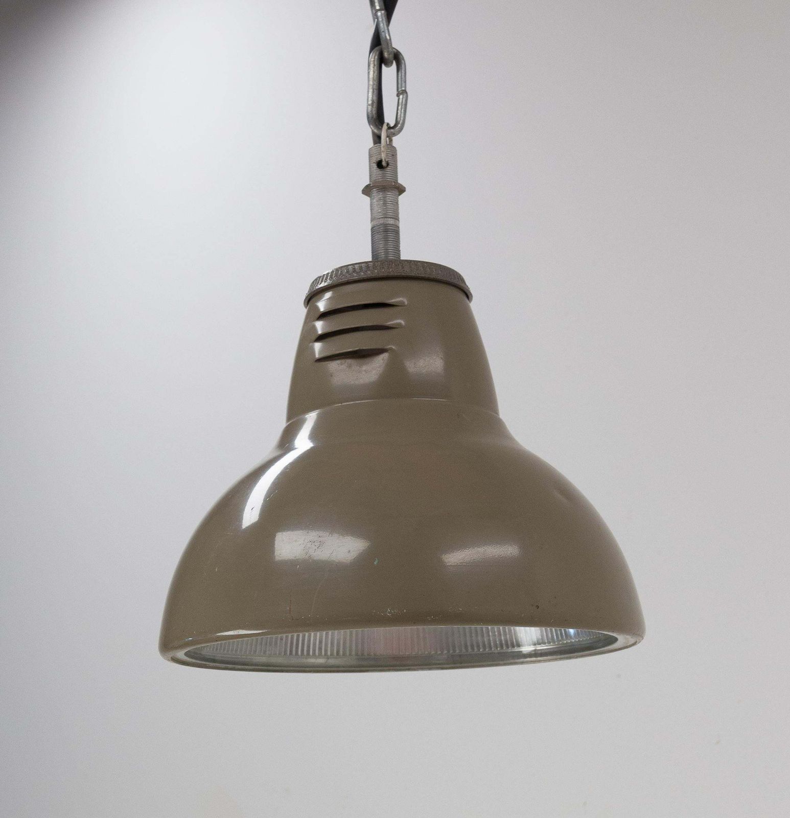 Suspension Holophane en tôle et verre, style français, vers 1960 photo for sale