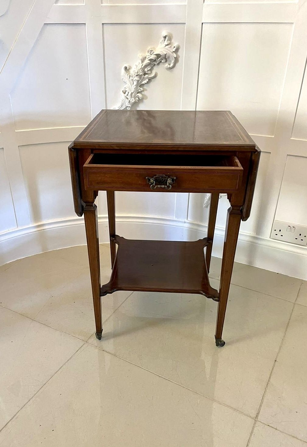 1645.0 Fine Quality Antique Inlaid Mahogany Occasional/Lamp Table photo