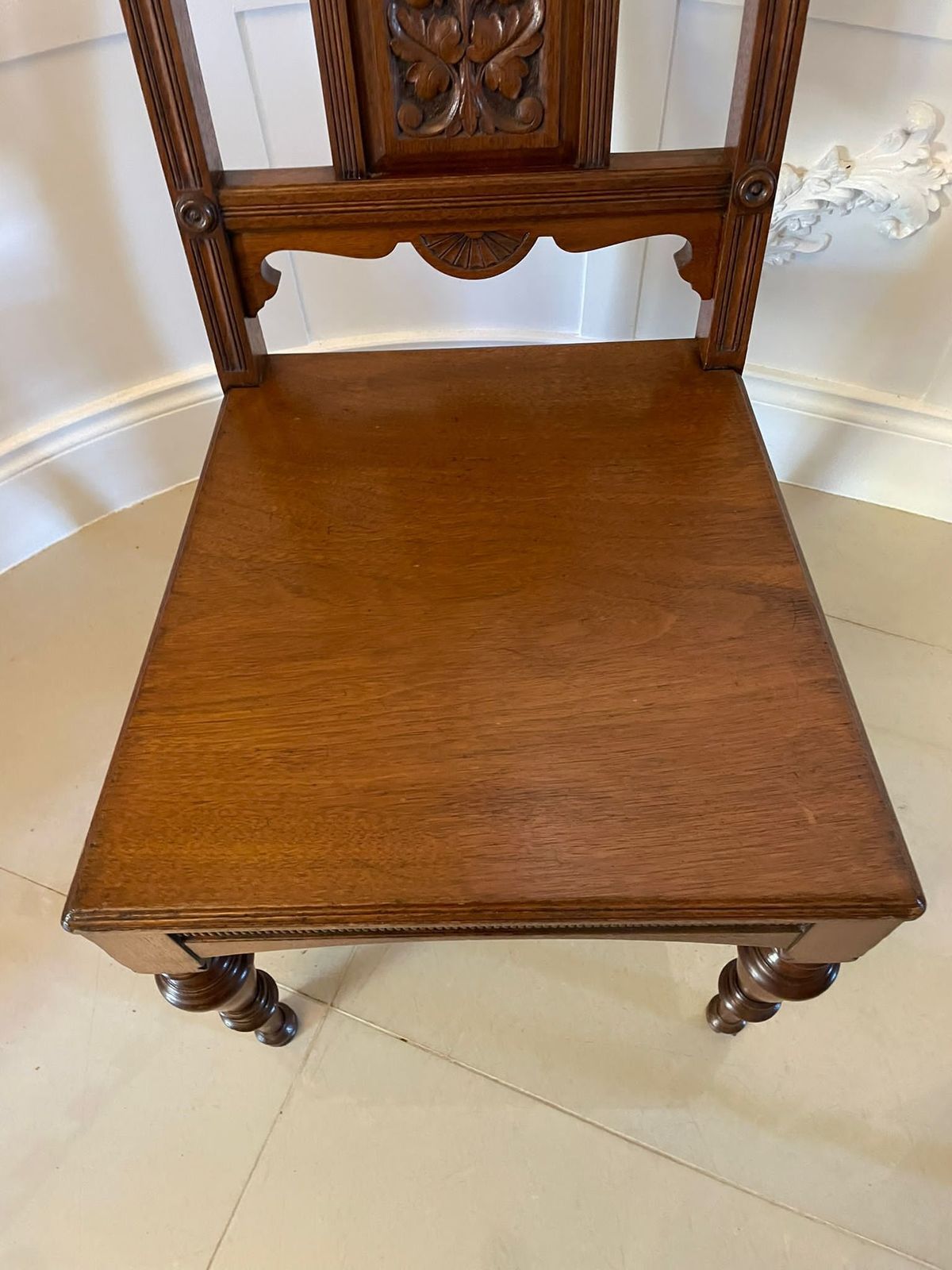 photo furniture Pair Of Quality Antique Carved Walnut Hall Chairs