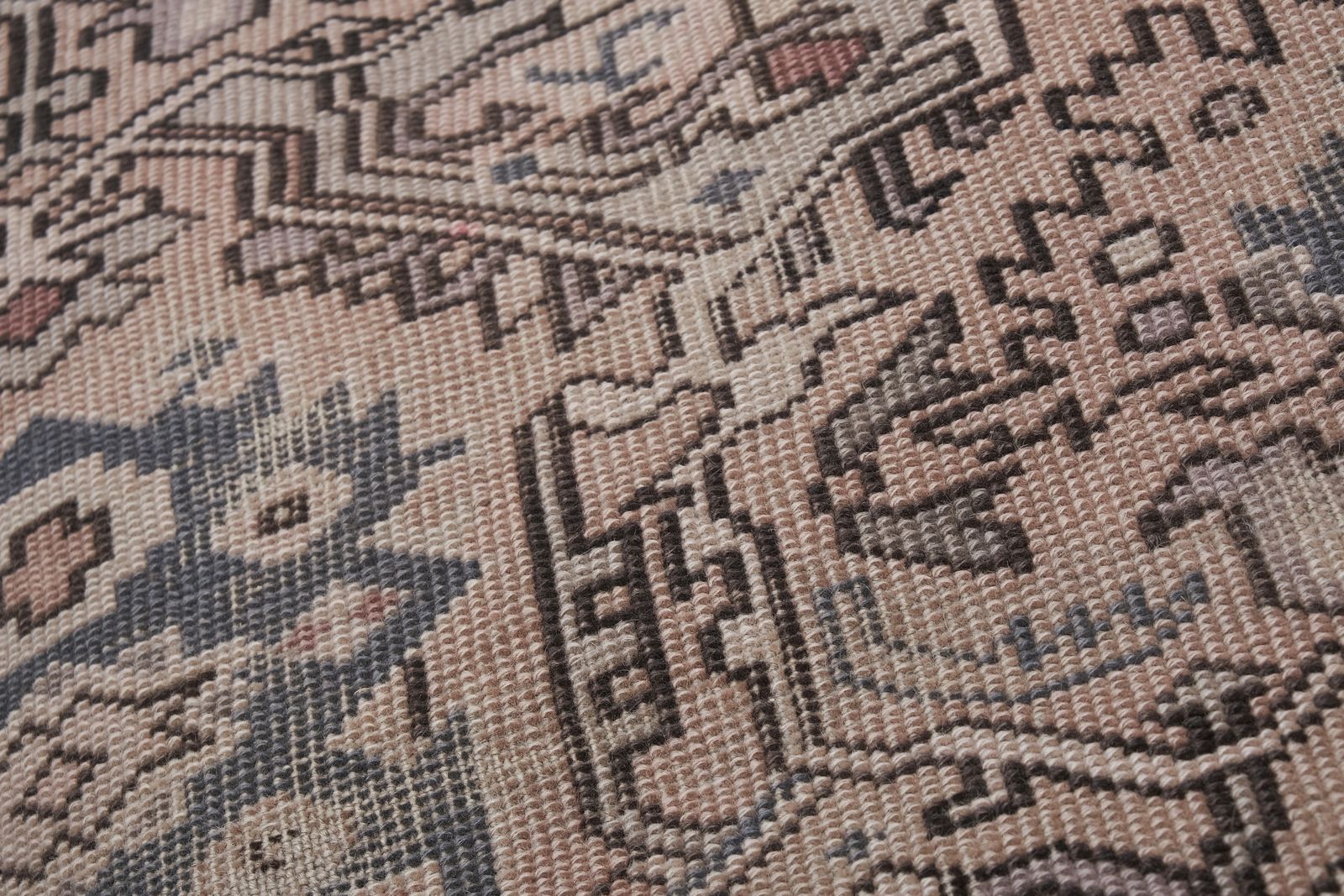 photo furniture Vintage Caucasian Perpedil Rug 3'3'' X 4'6''