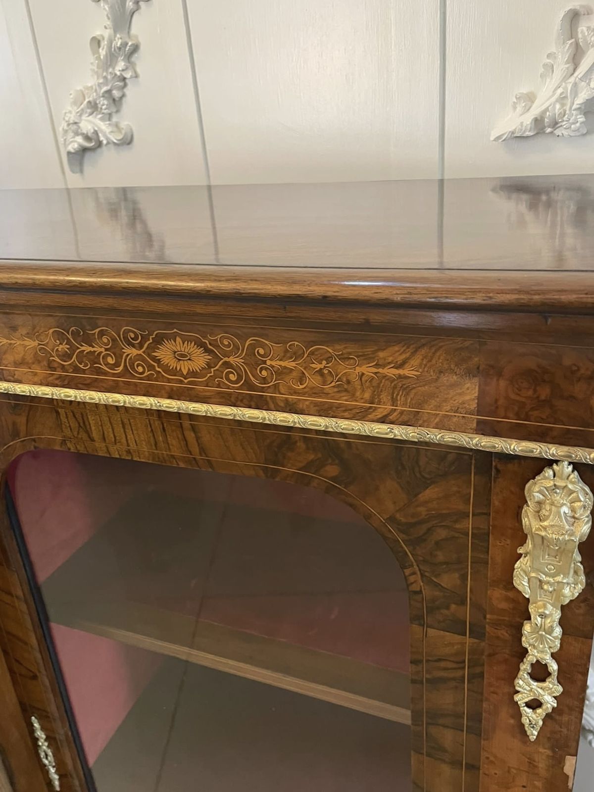 photo vinterior Fine Quality 19th Century Antique Burr Walnut Inlaid Credenza