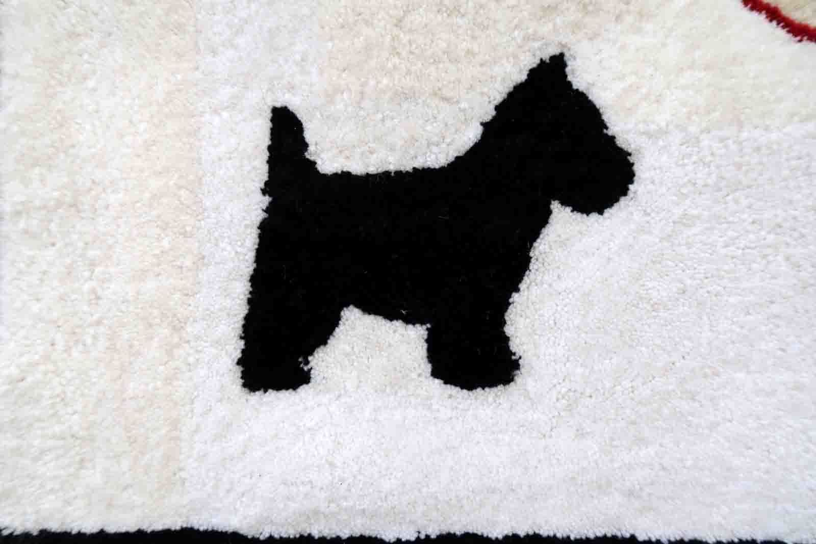 photo for sale Handmade Contemporary Ora French Hooked Rug 3' X 3.7' (93cm X 115cm), 2021