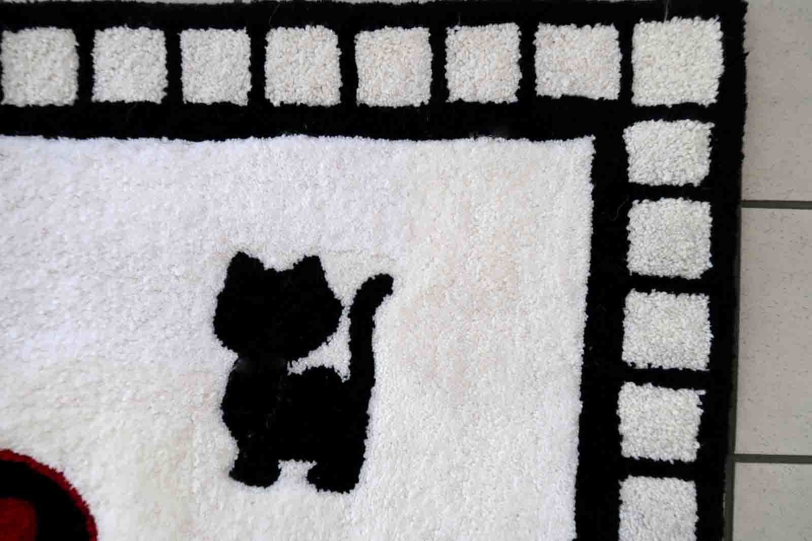Textiles Handmade Contemporary Ora French Hooked Rug 3' X 3.7' (93cm X 115cm), 2021 photo