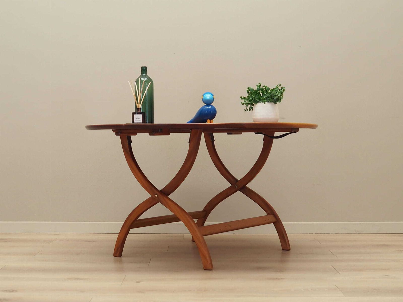 Ronde mahoniehouten tafel, Deens design, jaren 1970, productie: Denemarken photo furniture