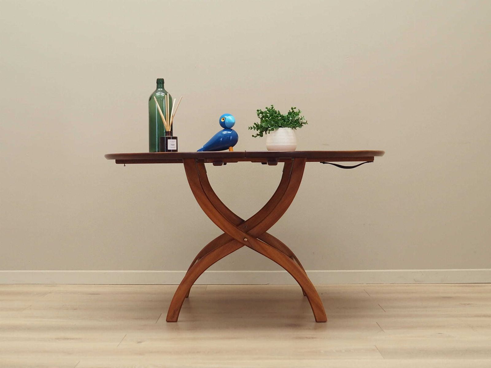 Ronde mahoniehouten tafel, Deens design, jaren 1970, productie: Denemarken photo Meubels