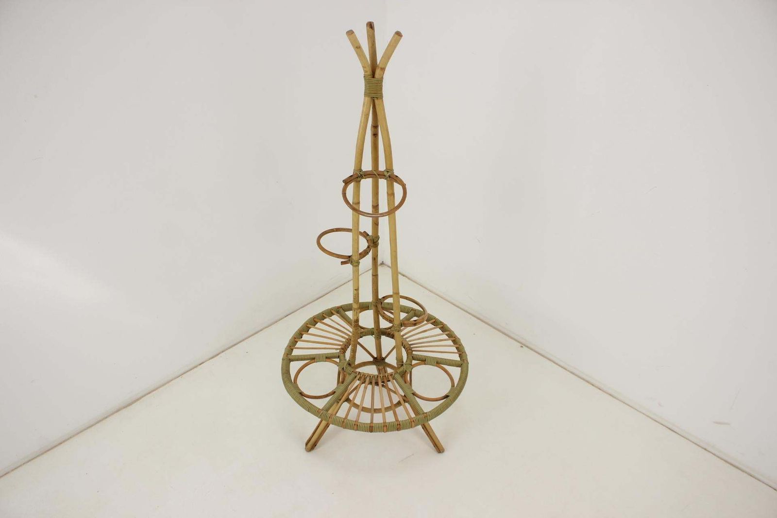 Mid-Century rotan bloemenstandaard, ca. jaren 1960 photo furniture