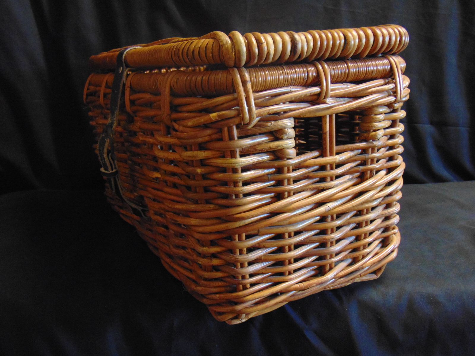 Vintage Wicker Basket Fishing Creel photo 65.0