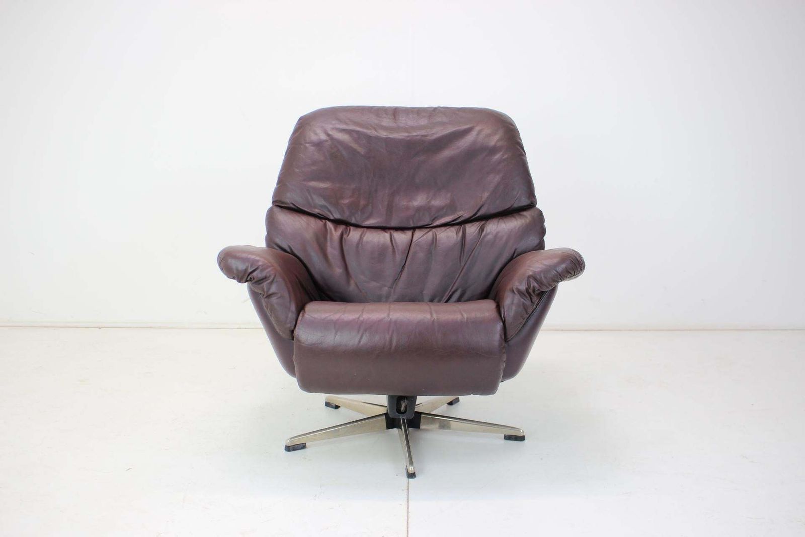 Large Scandinavian Adjustable Leather Armchair By Peem, 1970s, Finland photo for sale