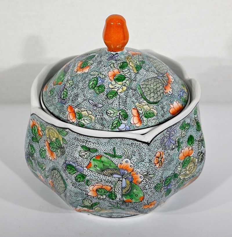 Porcelain Bonbonniere Decorated With Butterflies, China   Early 20th Century