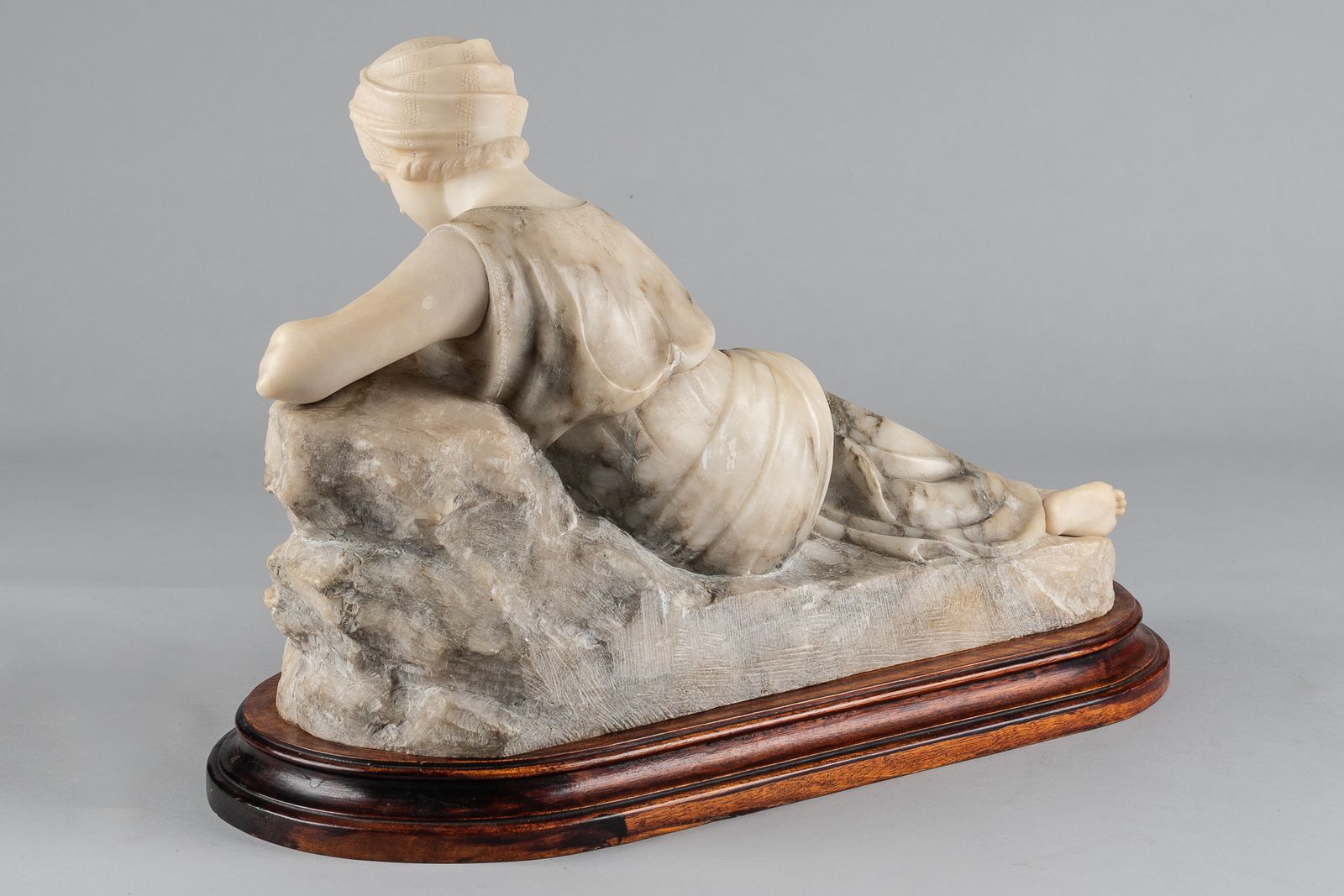 Stunning Italian Two Tone Carved Alabaster Sculpture By Gugielmo Pugi photo vintage