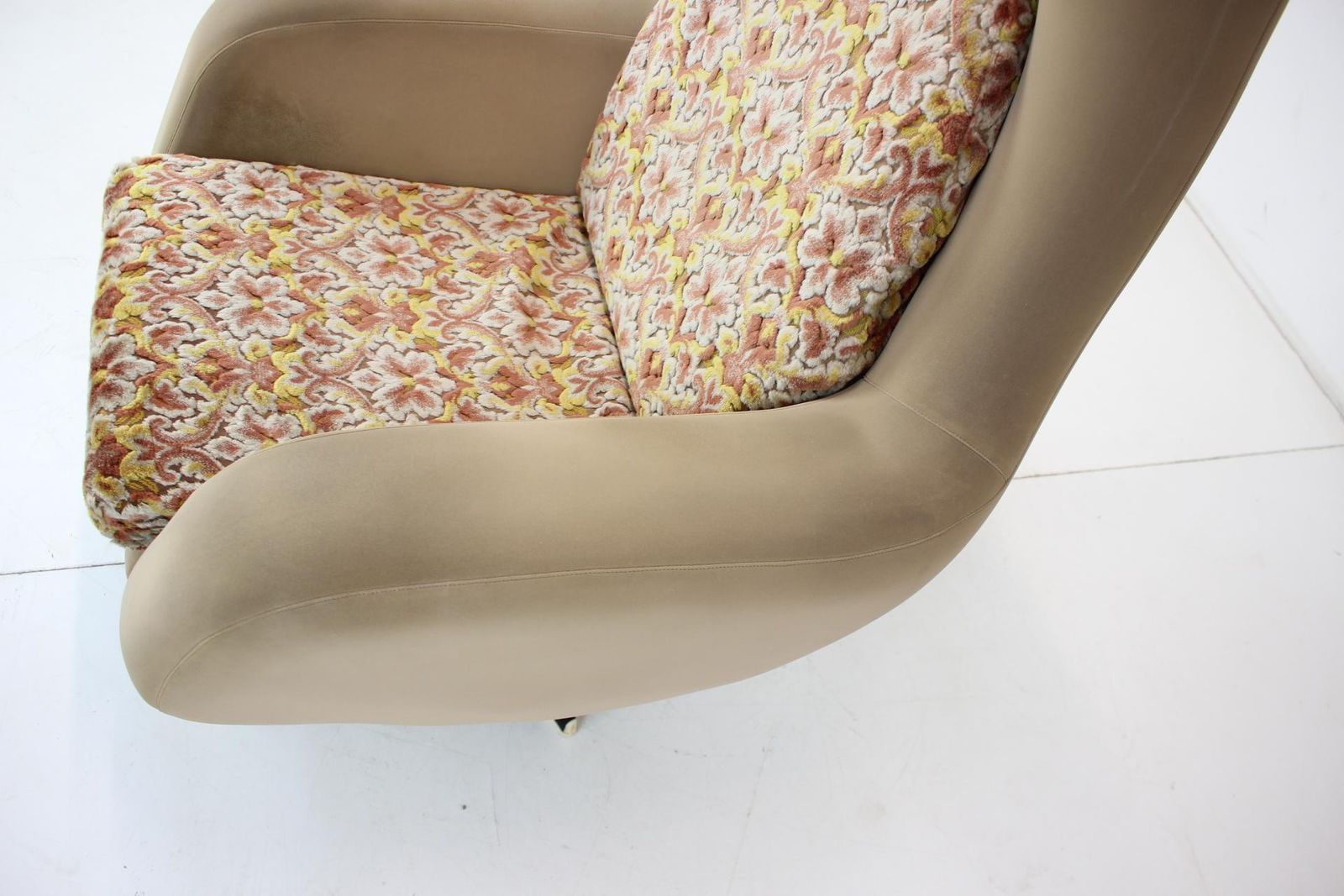 photo furniture Swivel Chair / Siesta, 1970s Cechoslovakia