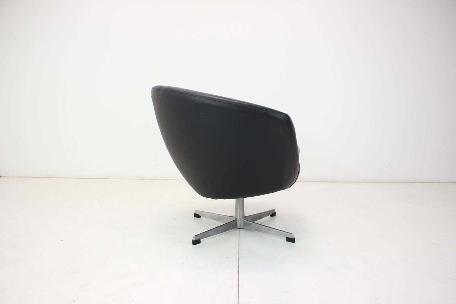 photo furniture Swivel Chair, 1970s Cechoslovakia
