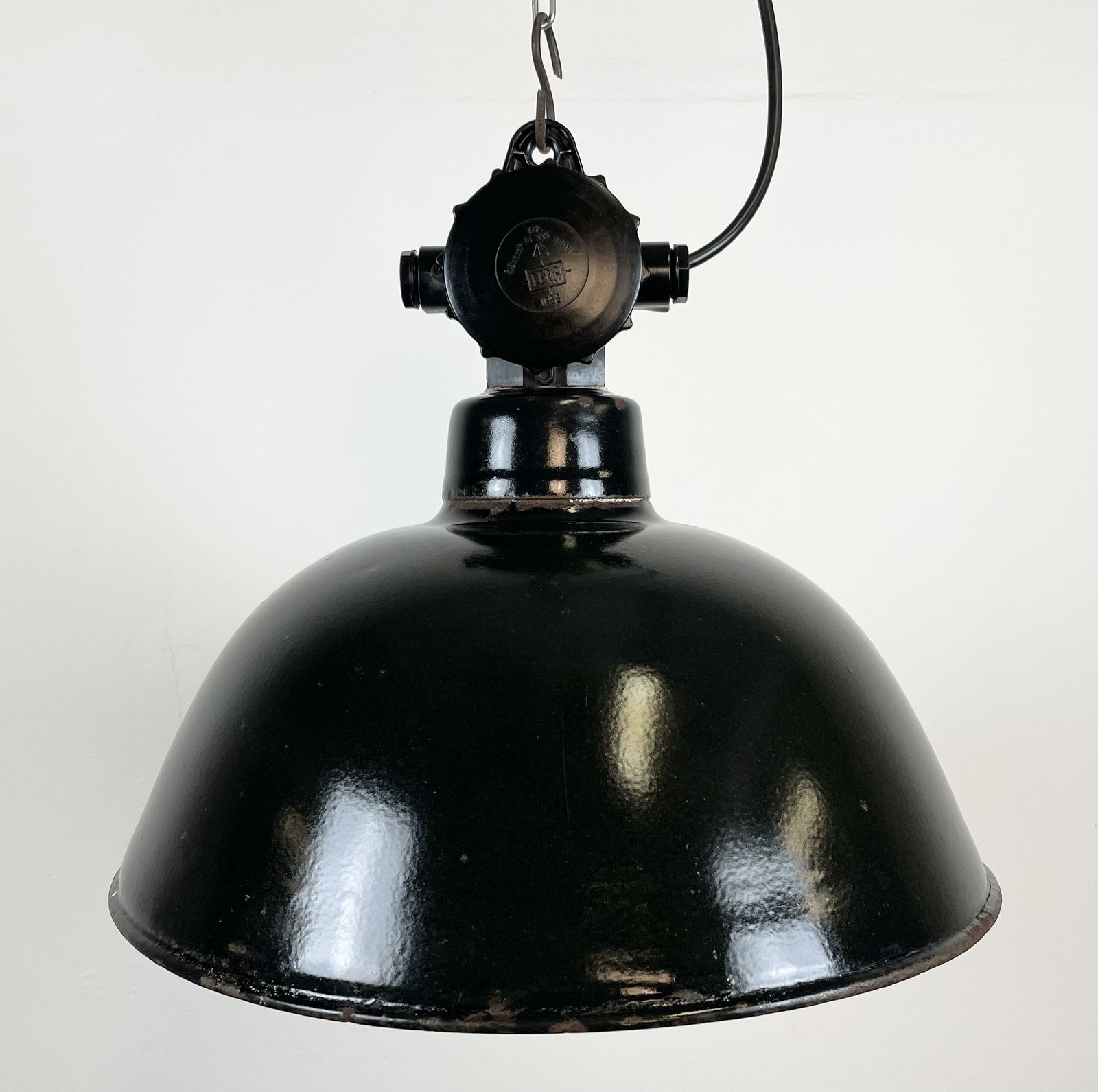 East German Enamel Factory Light By Lbd Veb Leuchtenbau Dresden, 1950s, 4x photo Lighting