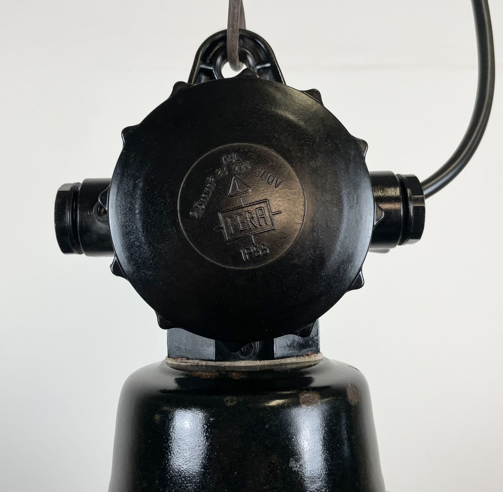 East German Enamel Factory Light By Lbd Veb Leuchtenbau Dresden, 1950s, 4x photo vinterior