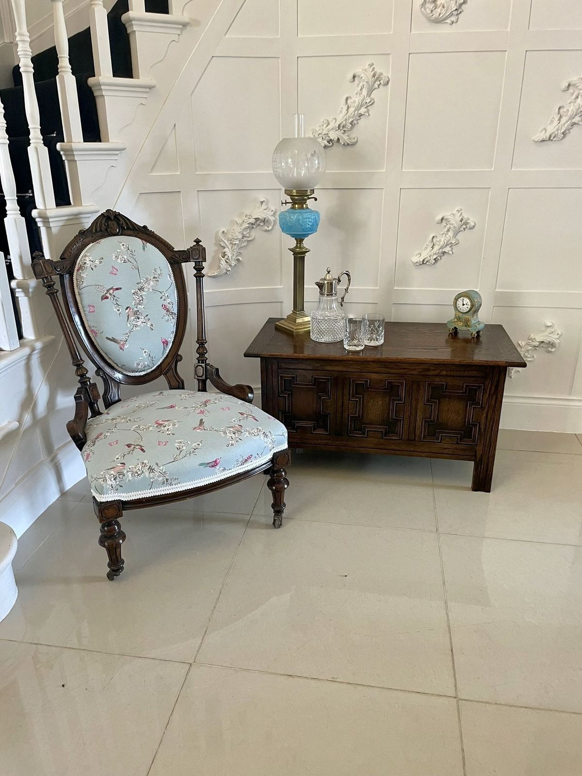 photo furniture Exceptional Quality Antique Walnut Ladies Chair