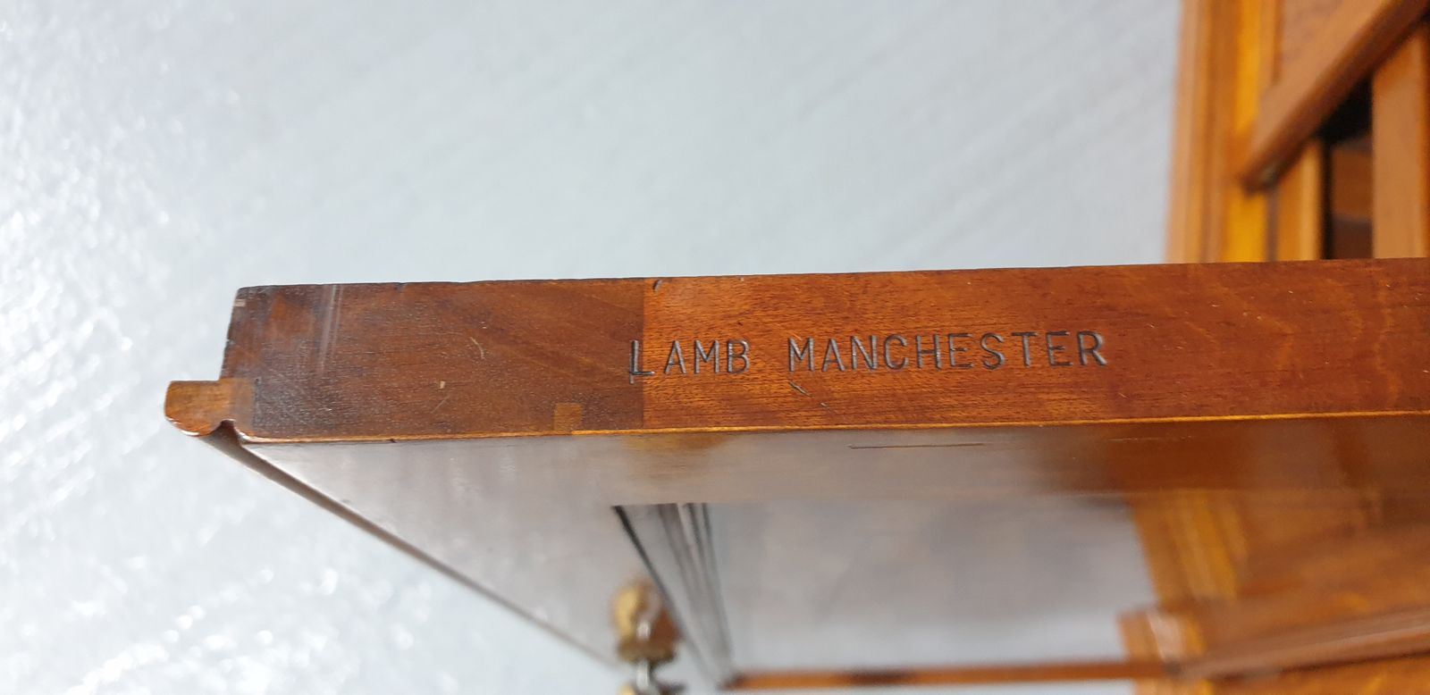 photo vinterior Satinwood Low Press 'Lamb Of Manchester'