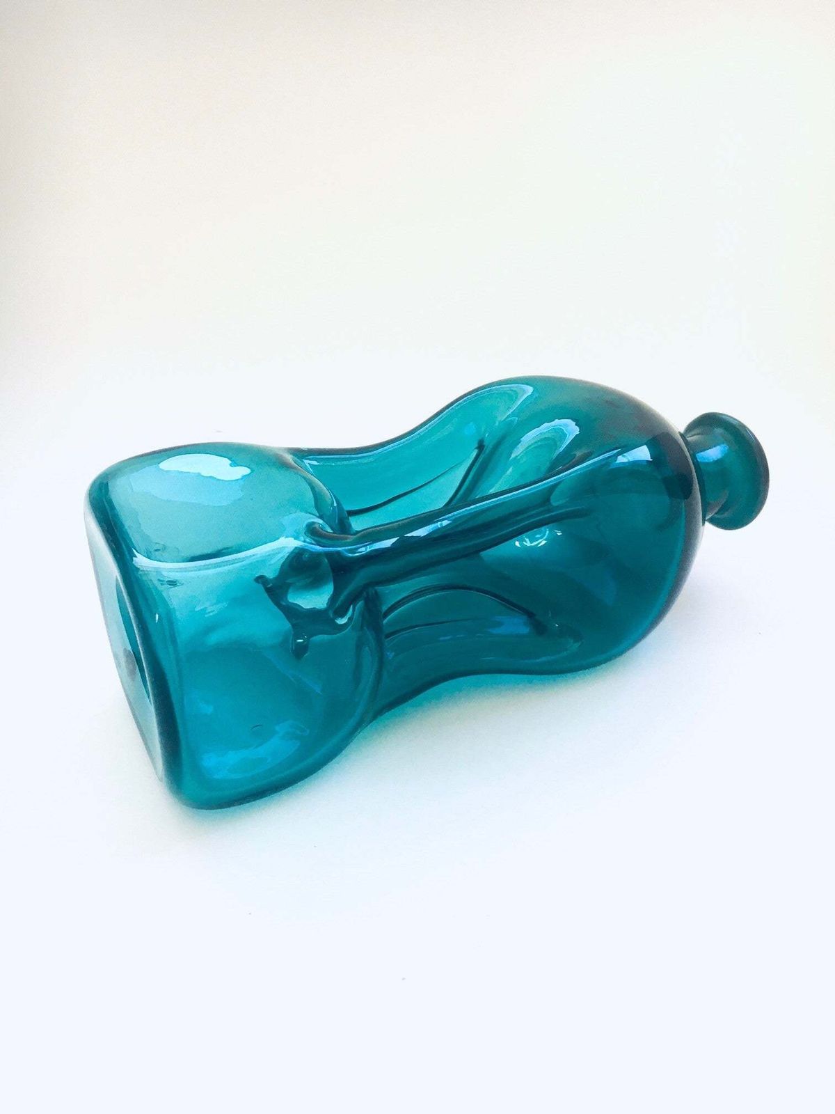 Midcentury Glass Kluk Kluk Pinched Decanter By Riihimaki Suomi Finland 1960's photo vinterior