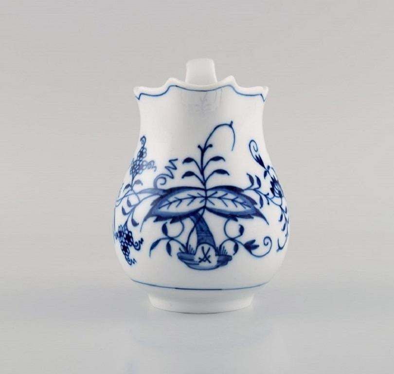 Meissen Blue Onion Egoist Coffee Service In Hand Painted Porcelain, Approx. 1900 photo vinterior