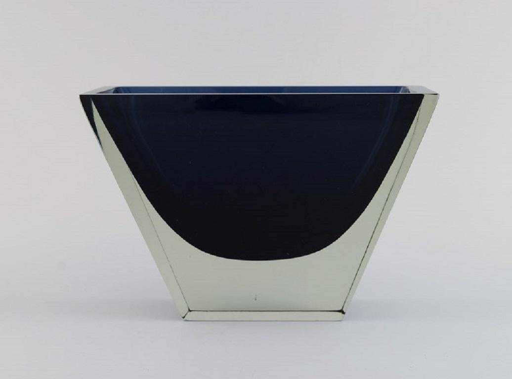Harry Moilanen '1931 1991' For Nuutajärvi Notsjö, Vase In Art Glass photo for sale