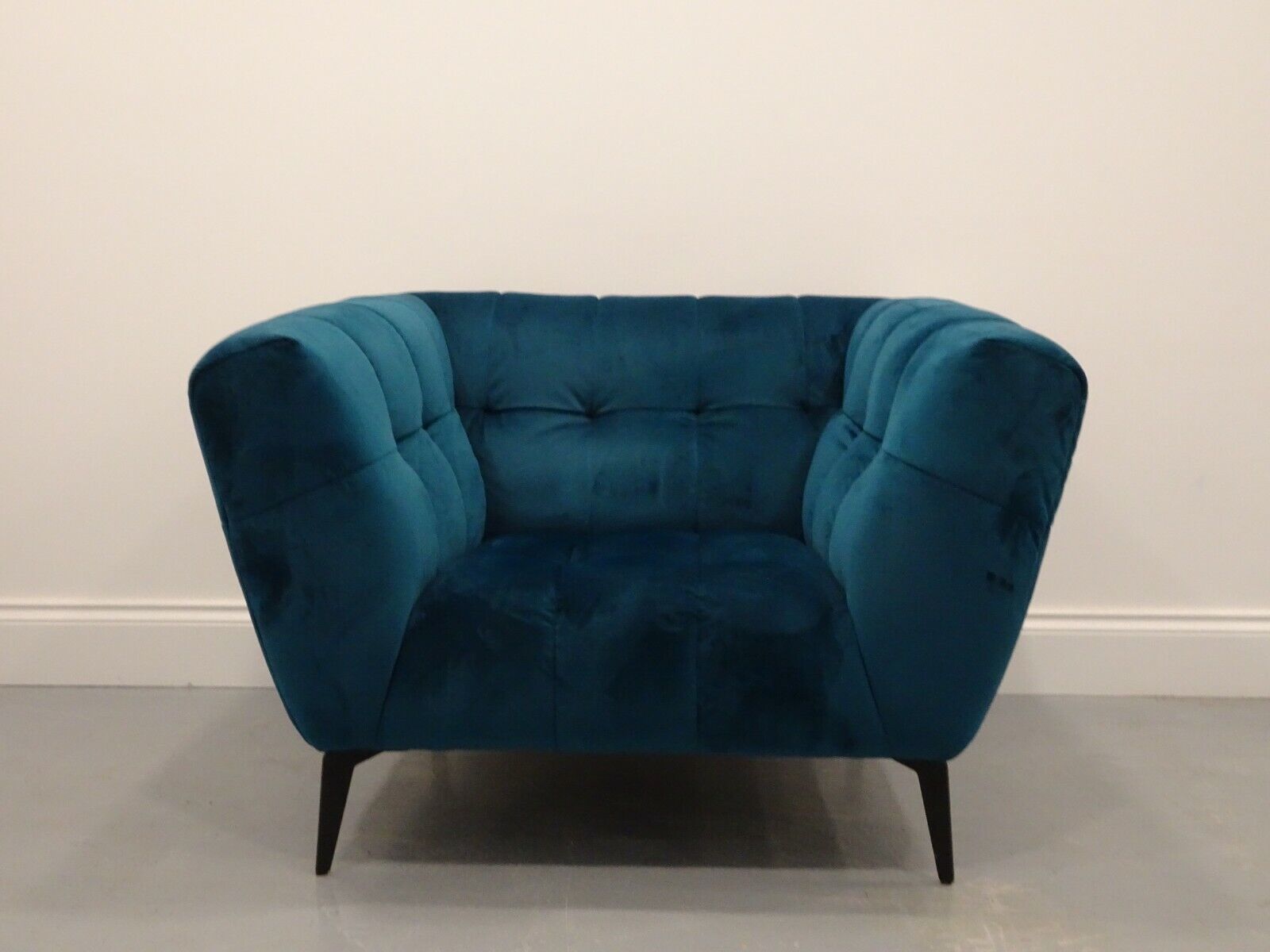 Immacualte Vincenzo Chair In Teal Velvet photo for sale