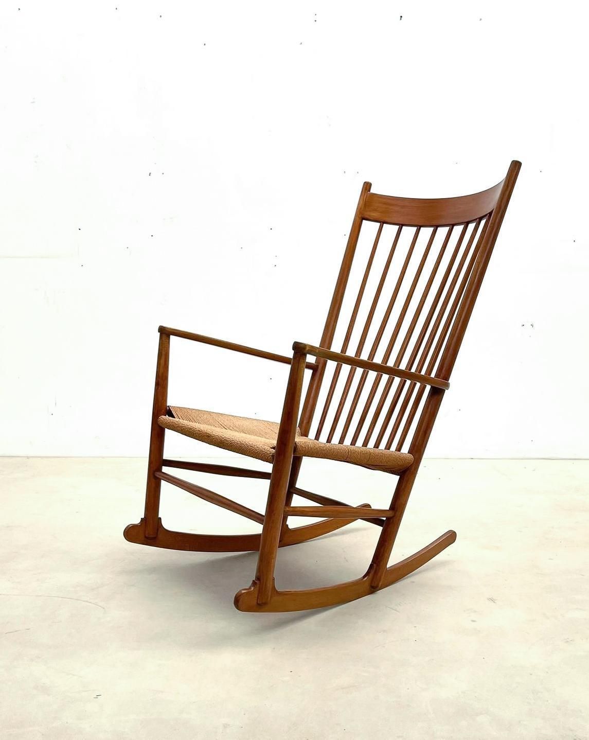 Mid Century Modern Scandinavian Rocking Chair Model J16 By Hans Wegner, 1960s photo vintage