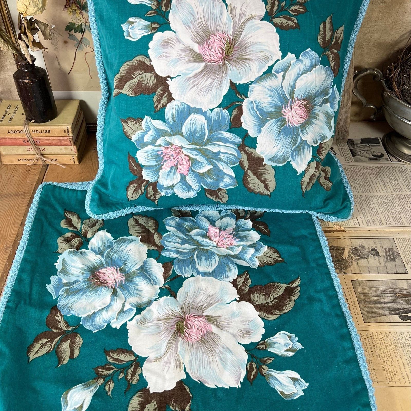 Set Of Four Stunning Mid Century Floral Scatter Cushions  Electric Blue Teal photo furniture