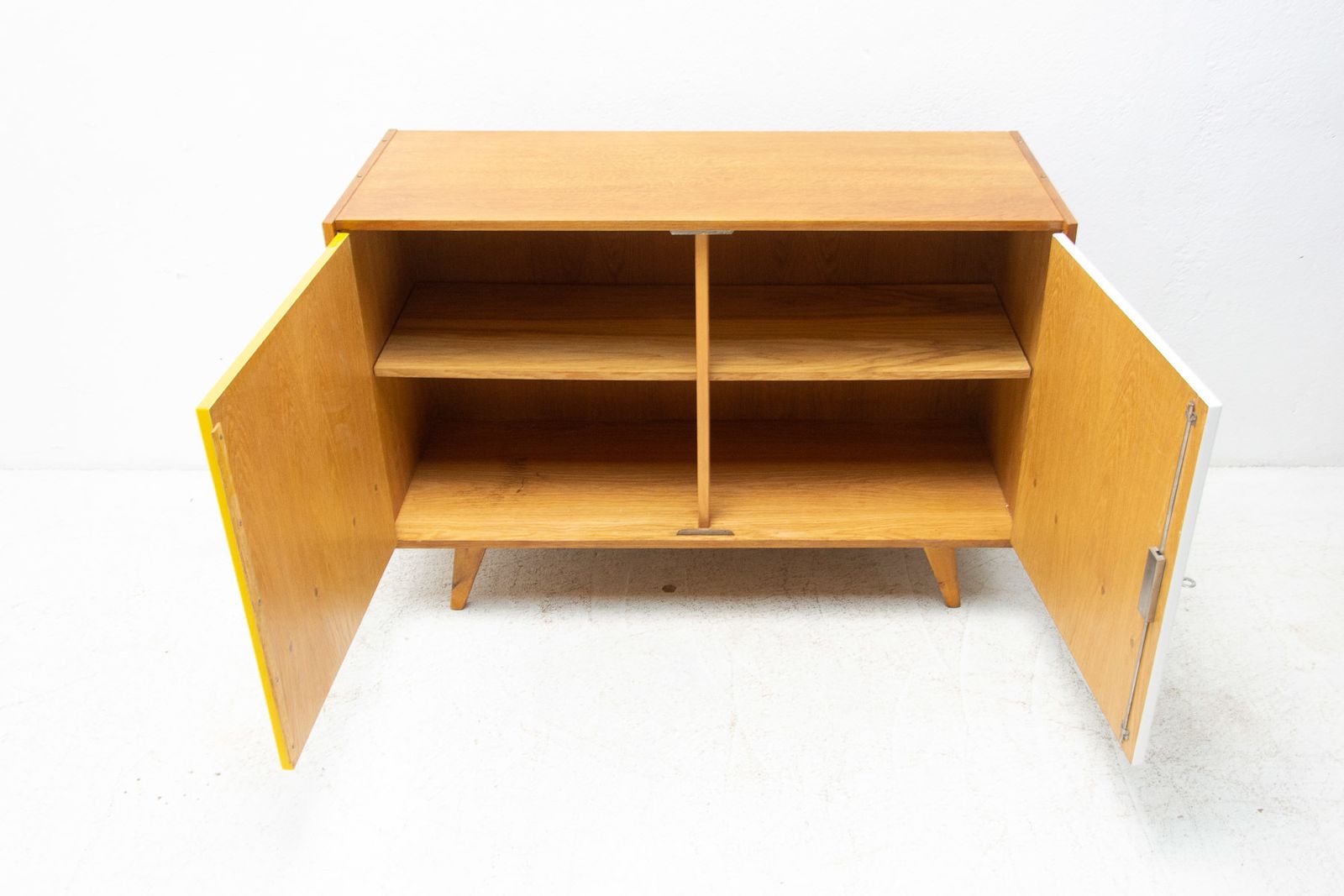 photo vinterior Volledig Gerestaureerd Mid Century Dressoir U 450 Van Jiří Jiroutek, Jaren 1960, Tsjecho Slowakije