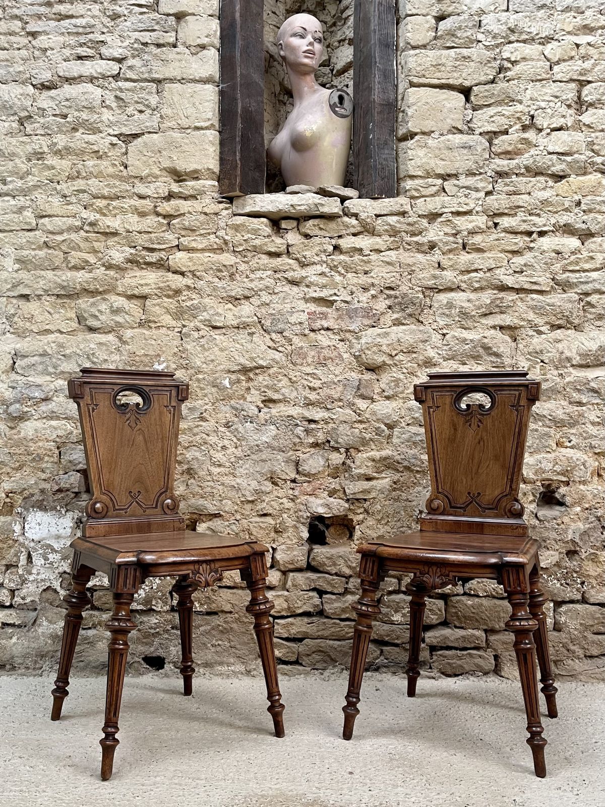 Pair Of Parisian Walnut Hall Chairs.  Maison Guéret Of Paris, photo 995.0
