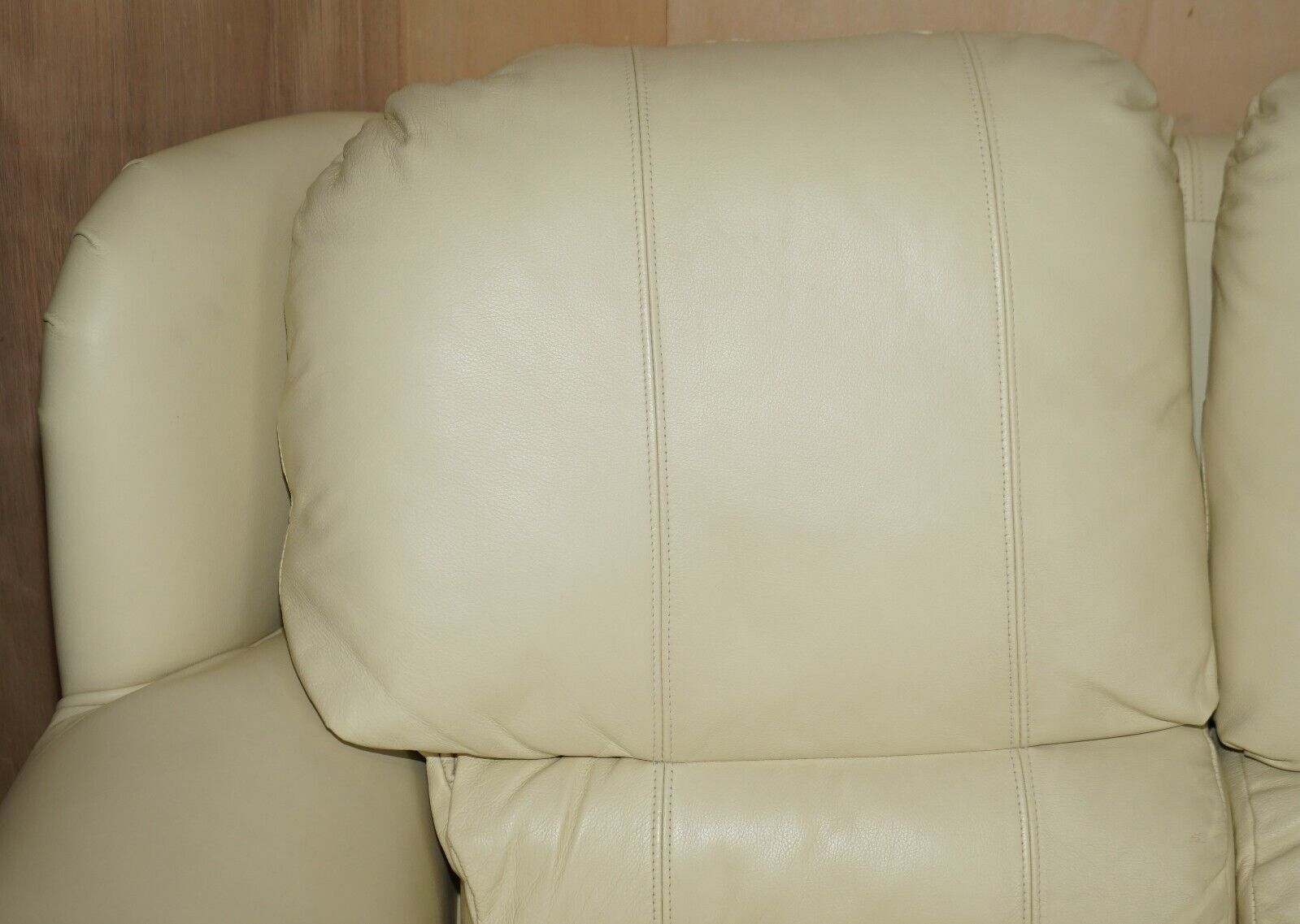 Comfortable Pair Of English Two & Three Seater Thomas Lloyd Cream Leather Sofas photo Furniture