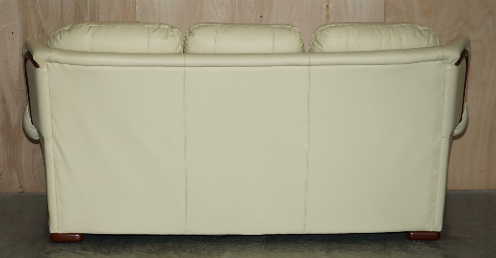 Comfortable Pair Of English Two & Three Seater Thomas Lloyd Cream Leather Sofas photo buy
