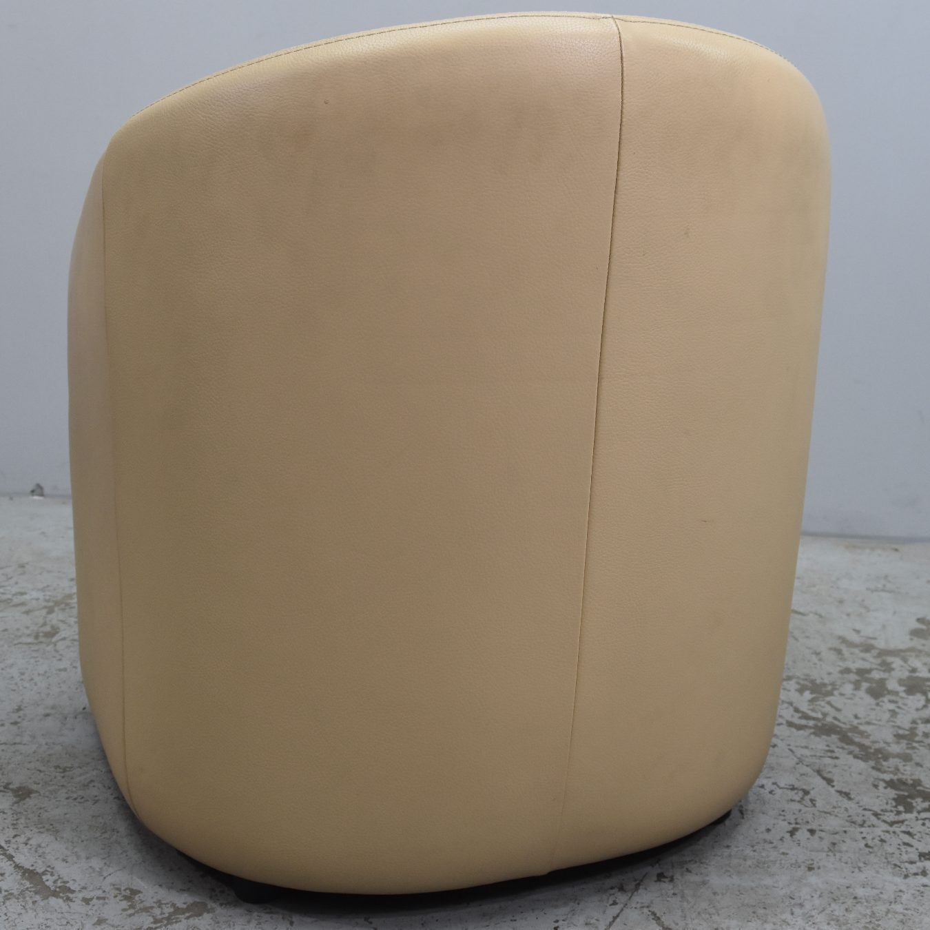 Art Deco Style Cream Leather Club Armchairs (Pair) photo 1282.0