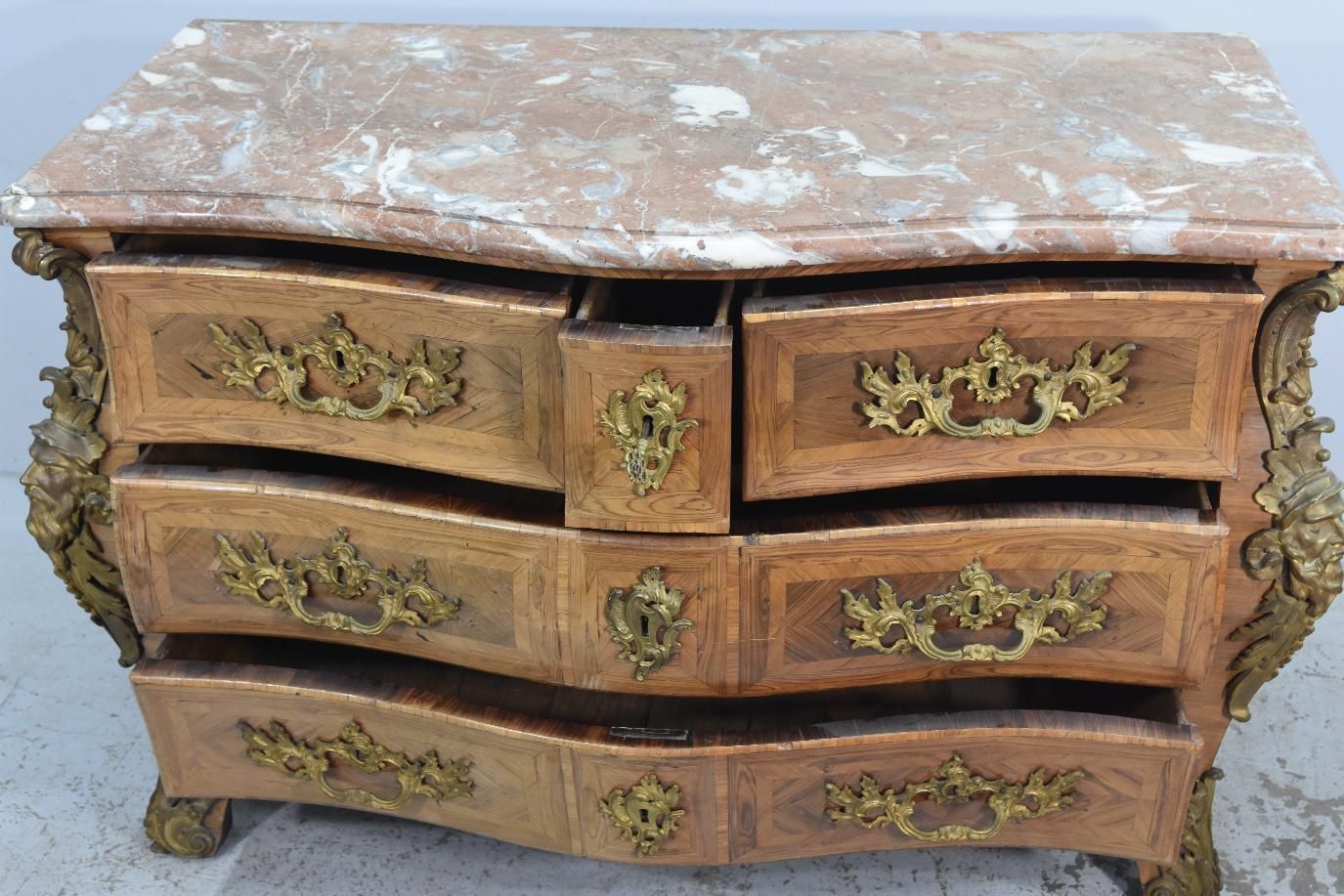 Chest Of Drawers In Violet Wood & Gilt Bronze Stamped Mondon Xviiith photo 31047.0