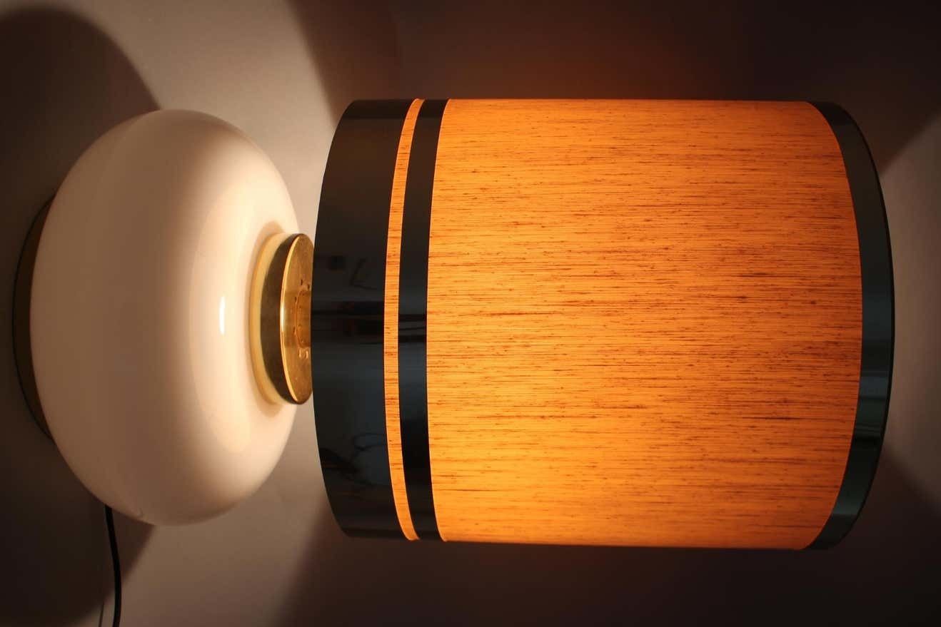 photo vinterior 1970s Beautiful Large Glass And Brass Table Lamp, Italy