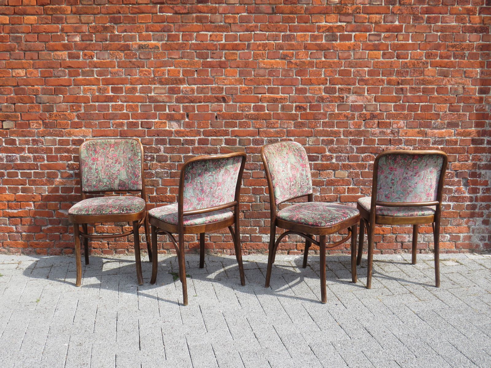 4 Thonet Chairs, Model Prague No. 811, First Half Of The 20th Century