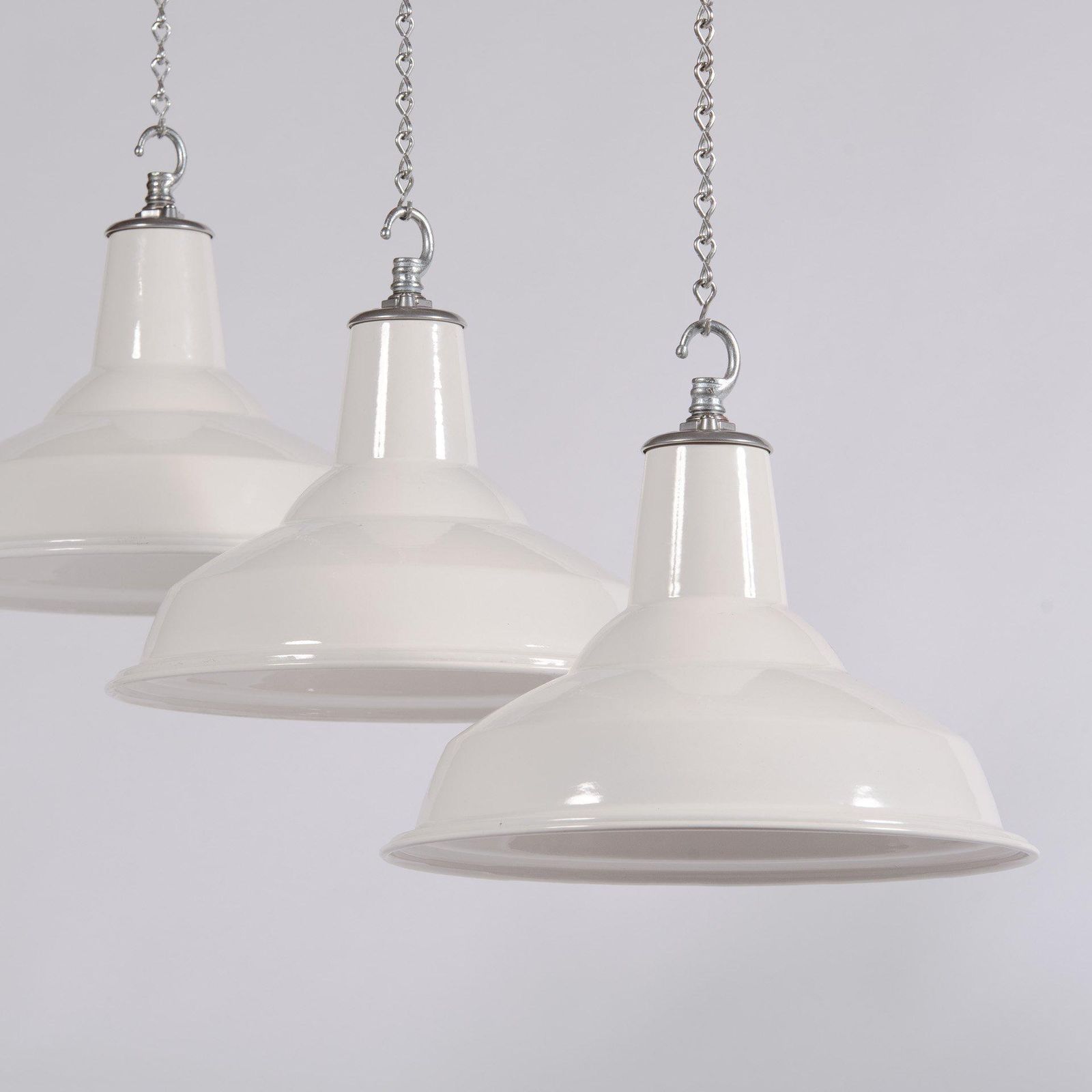 Reclaimed White Enamel Industrial Pendants By Benjamin Electric photo vinterior
