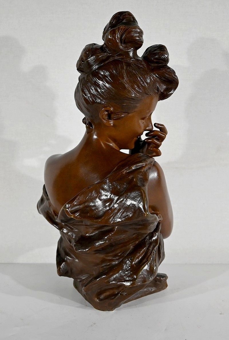 Bronze “Young Mischievous Woman” By G. Van Der Straeten, Art Nouveau – Late 19th Century photo vintage