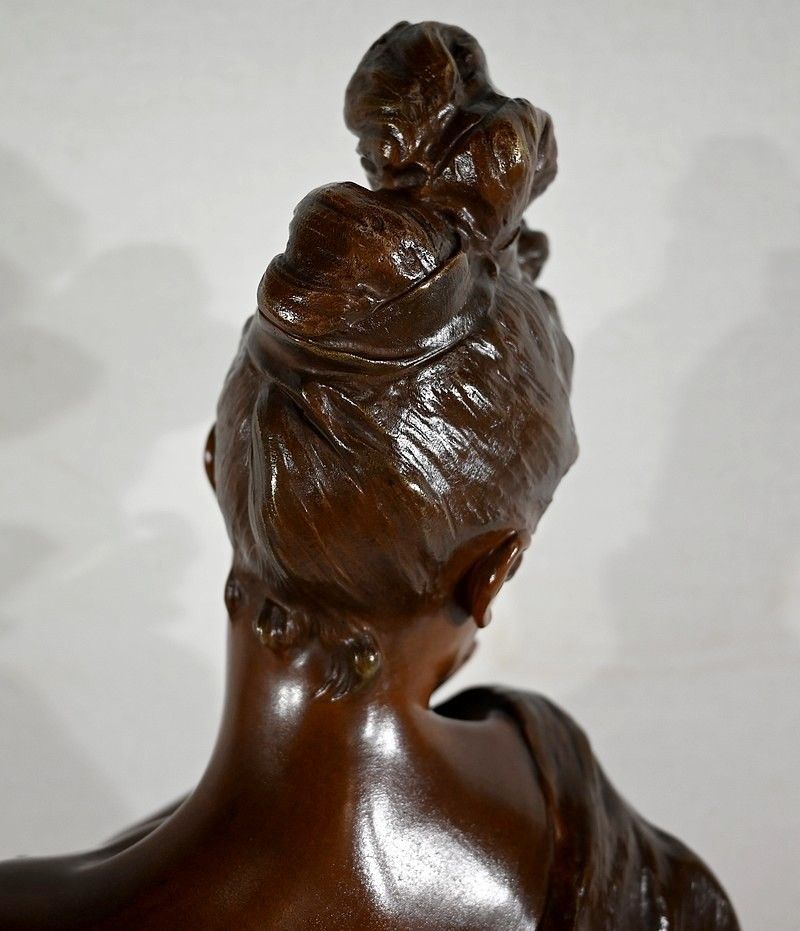 Art Bronze “Young Mischievous Woman” By G. Van Der Straeten, Art Nouveau – Late 19th Century photo