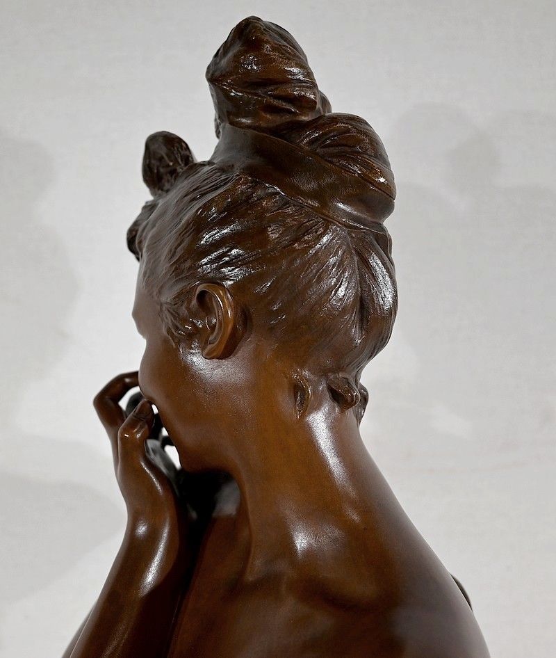 photo vintage Bronze “Young Mischievous Woman” By G. Van Der Straeten, Art Nouveau – Late 19th Century