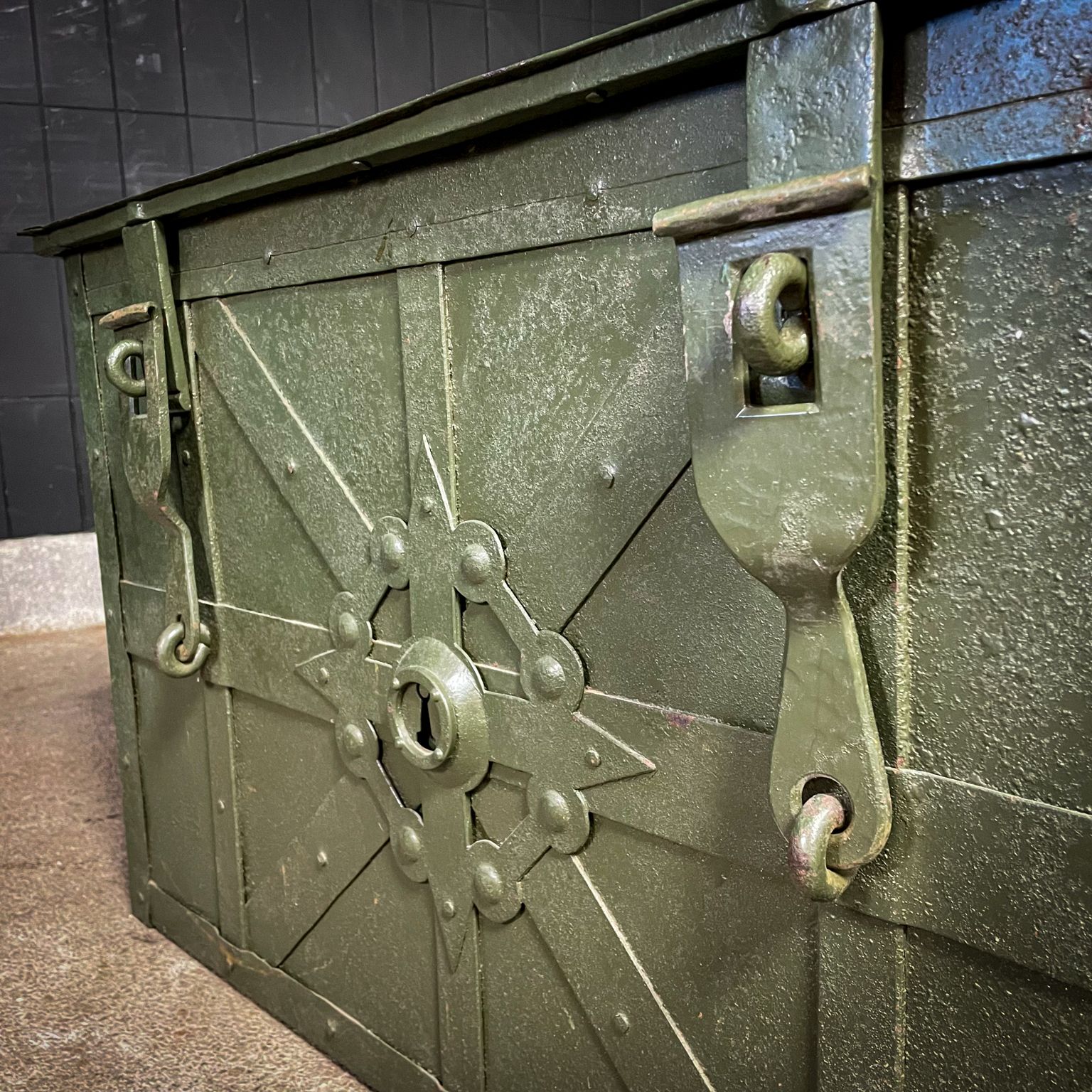 Antique 18th Century Strongbox / Armada Chest – Green – Extra Large photo 2943.2
