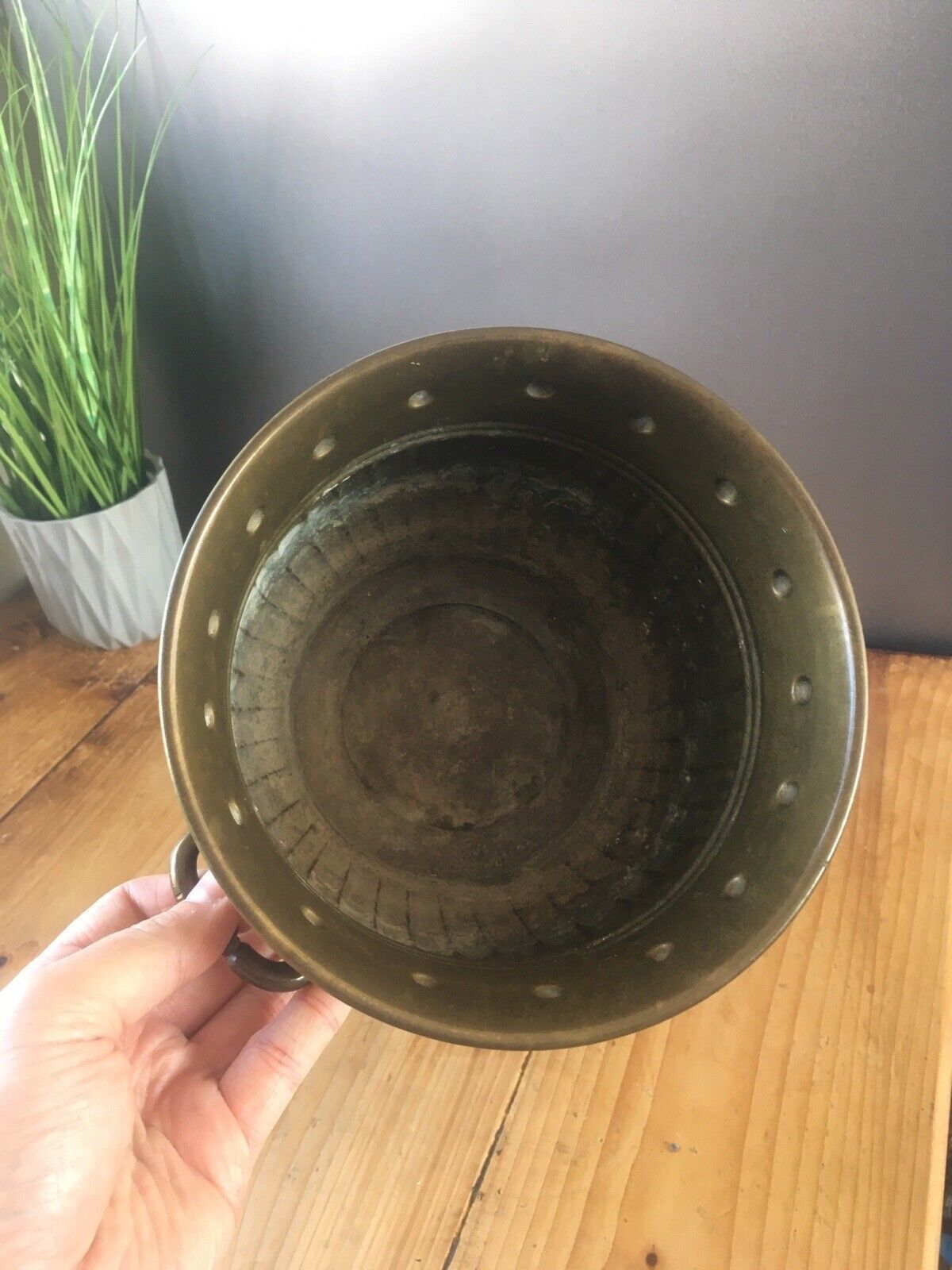 photo furniture Vintage Reeded Brass Faux Studded Planter Flower Plant Pot Boho 60's 70s Antique