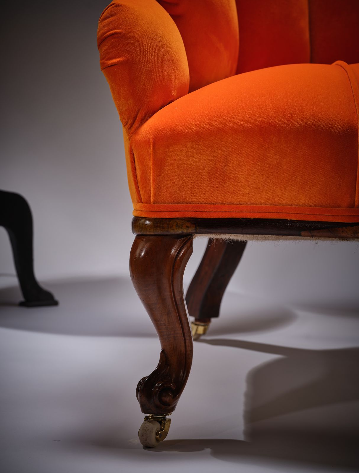 photo furniture Exquisite Rare 18th Century Rosewood & Iron Framed Scallop Shaped Deconstructed Armchair Circa 1790.