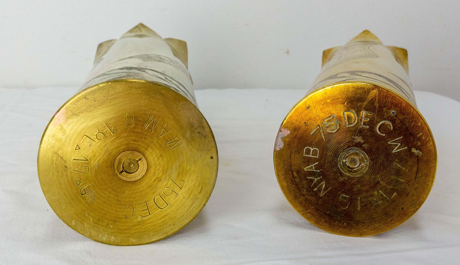 Paire d'étuis d'obus en laiton gravé, artillerie de tranchée, Première Guerre mondiale, France photo 493.85